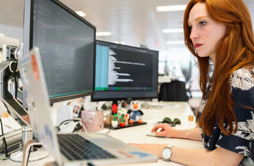 how to stay focused at work